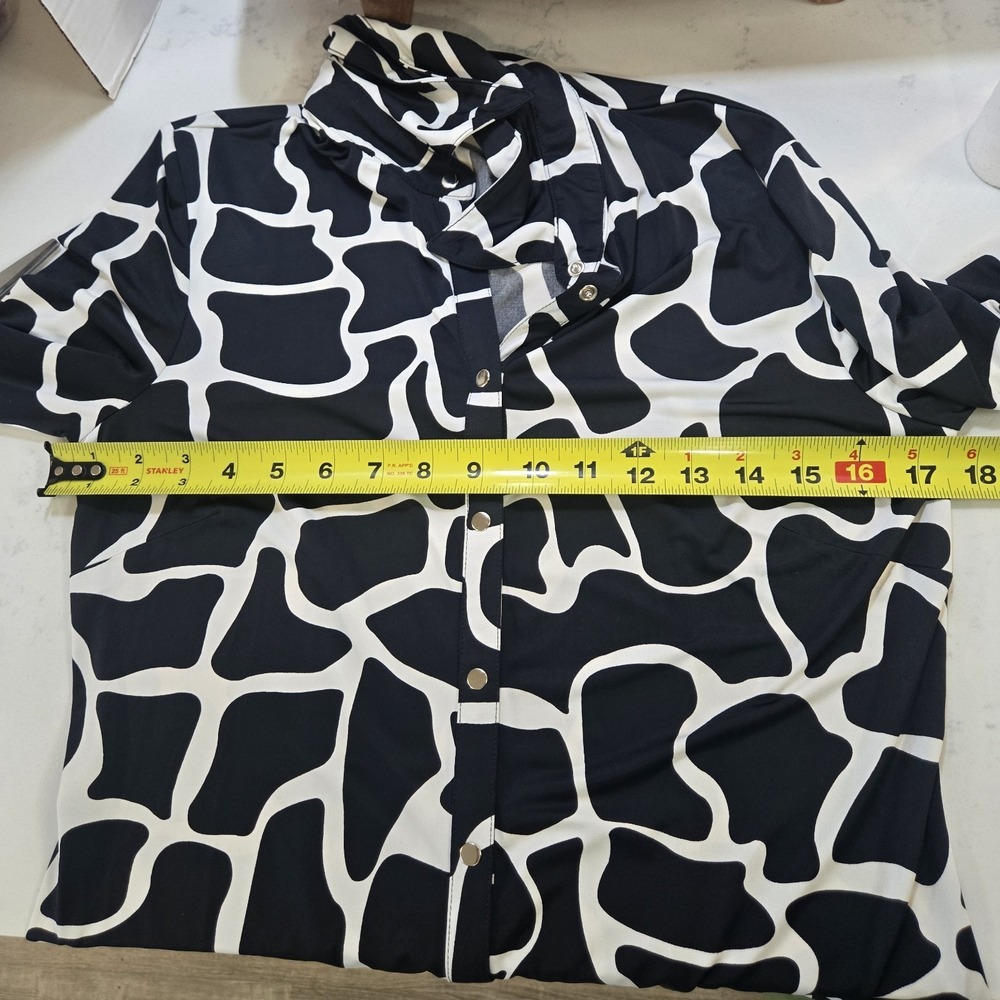 Newport News Giraffe Print Blouse Women's Small Black White Button Front Shirt - Picture 2 of 16